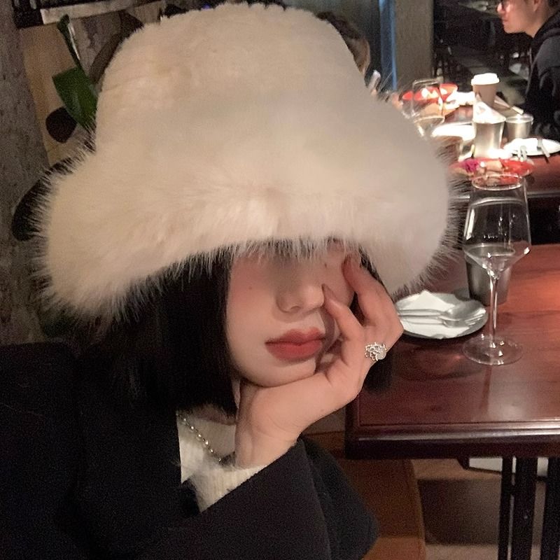 White plush hat for women in winter, Korean version with small face, thickened and warm, fisherman hat, Japanese style, large head circumference, cold-proof hat, trendy