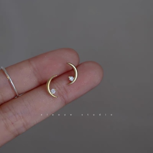 Onina S925 sterling silver plated 14K gold moon stud earrings for women, versatile, compact, personalized and exquisite small earlobe earrings