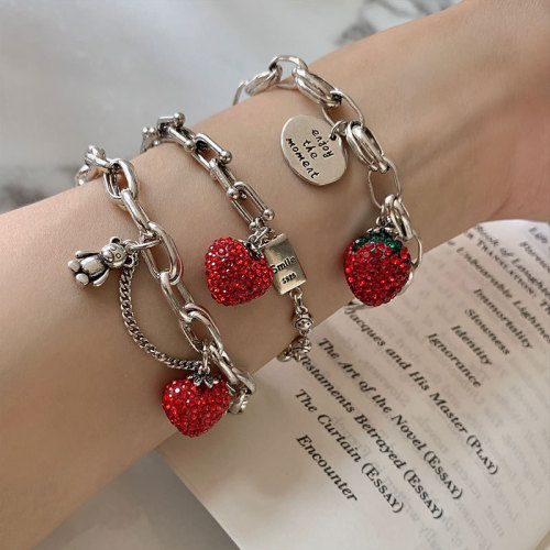 Dongdaemun, South Korea, fashionable strawberry crystal bear English tag bracelet ins for women with cold style and luxury design