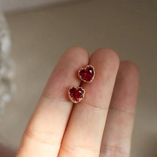 S925 sterling silver plated 14K gold heart pomegranate red earrings for women, temperament and versatile, girly heart, high-end earrings wholesale
