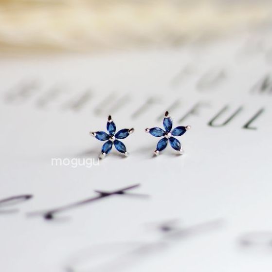 All-over S925 sterling silver small flower earrings for women, blue zircon fashionable simple temperament versatile earrings for women