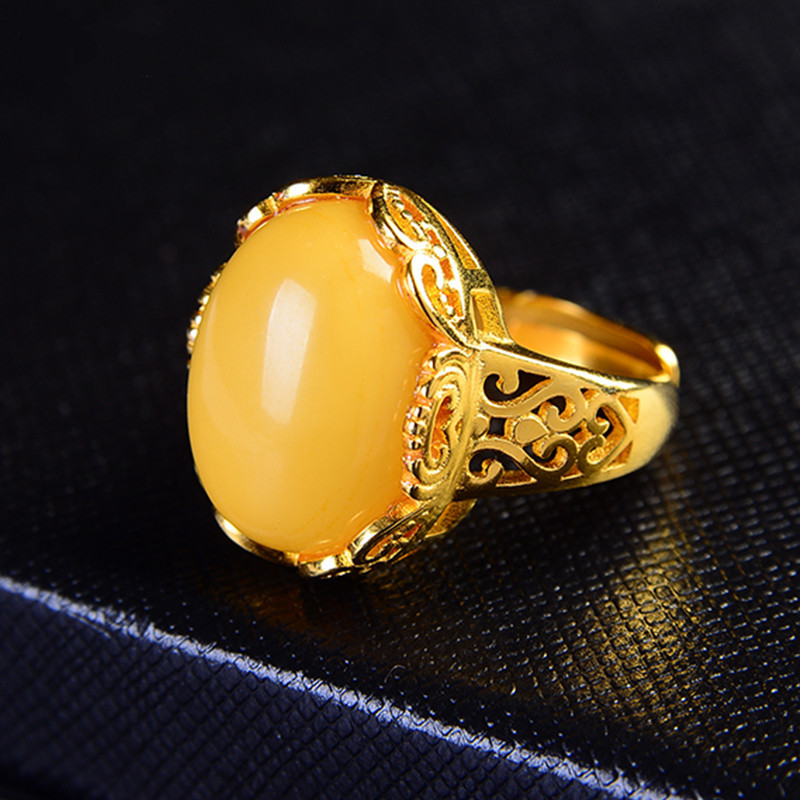 Retro ethnic style beeswax ring for women set with natural full honey chicken fat yellow old beeswax amber ring simple jewelry