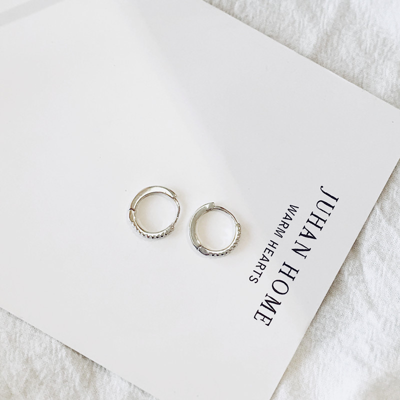 Korean version of super flash zircon single row earrings, personalized fashionable diamond single row earrings, internet celebrity, exquisite earrings, simple jewelry