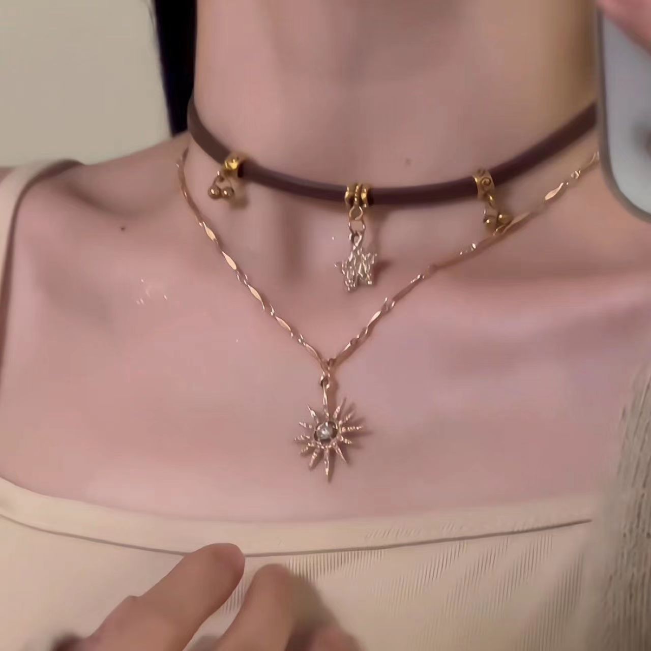 Sweet and cool Maillard eight-pointed star choker choker pu leather necklace women's niche design advanced collar clavicle chain