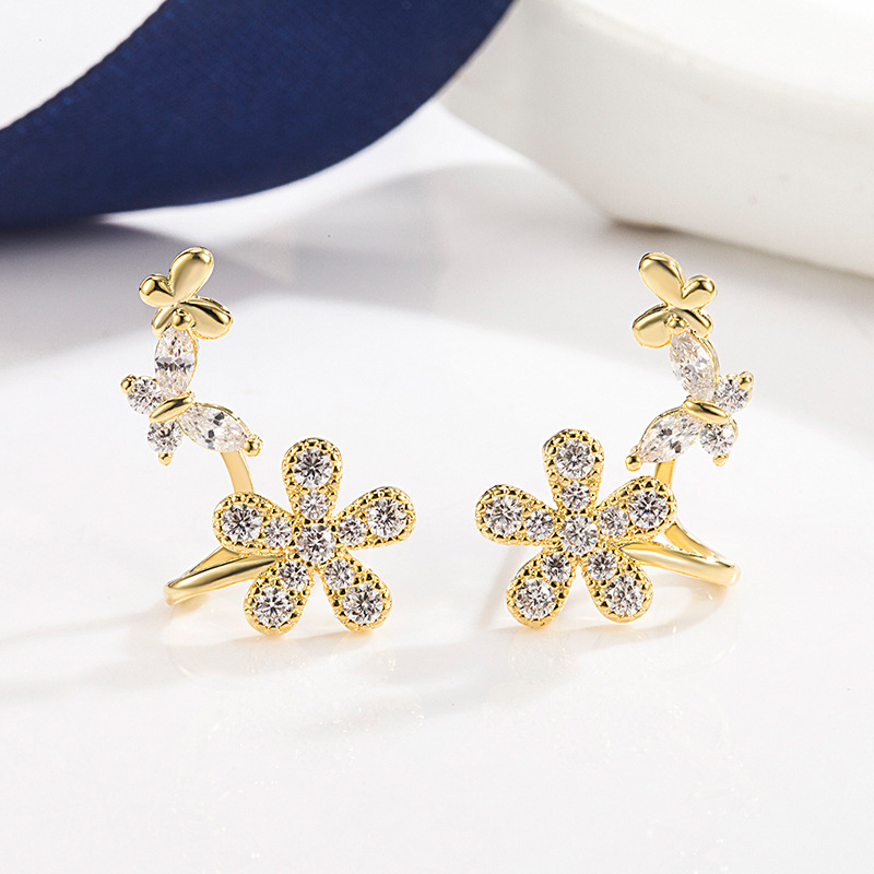 Japanese and Korean version of sweet earrings for women, five-petal flower earrings, temperament, girly butterfly earrings, simple niche design earrings