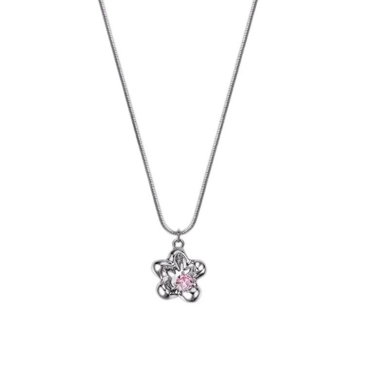 Pink zircon hollow star necklace ins female sweet cool niche personality simple high-end clavicle chain jewelry trend