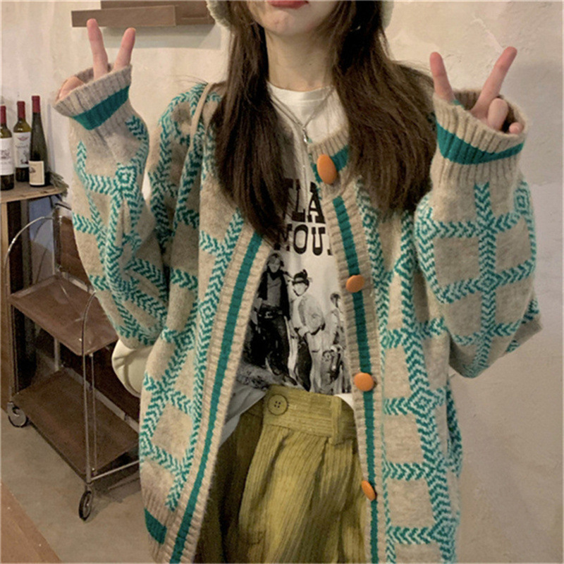 Retro style contrasting plaid knitted jacket for women 2022 new autumn design simple loose top for small people