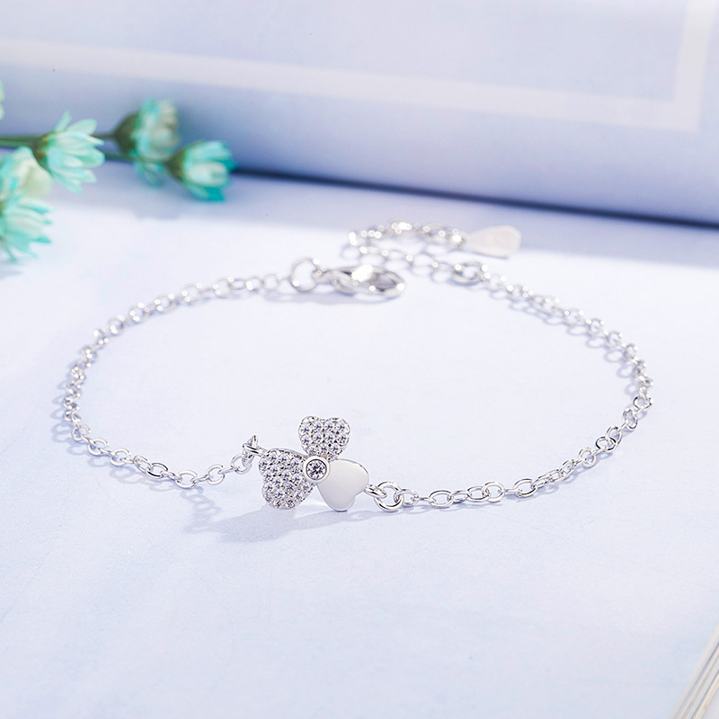 Korean version of the new three-leaf flower bracelet for women, diamond-encrusted zircon leaf literary bracelet, simple fashion jewelry