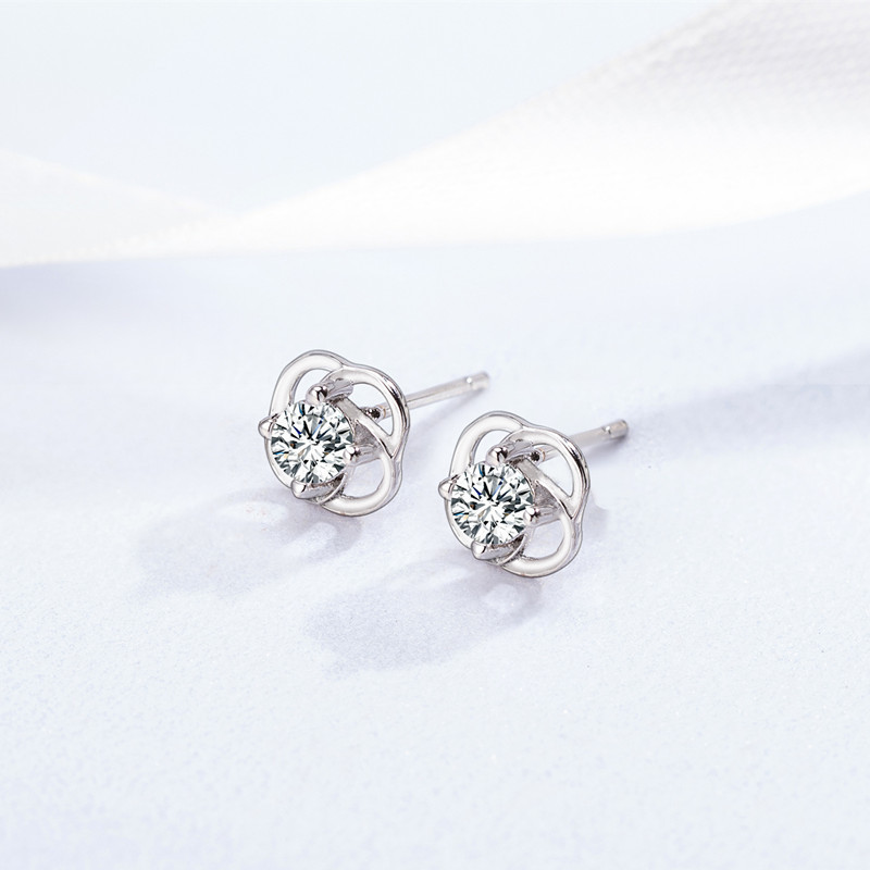 Korean version of exquisite zircon four-leaf clover earrings studded with diamonds and zircon personalized internet celebrity earrings trendy student simple jewelry
