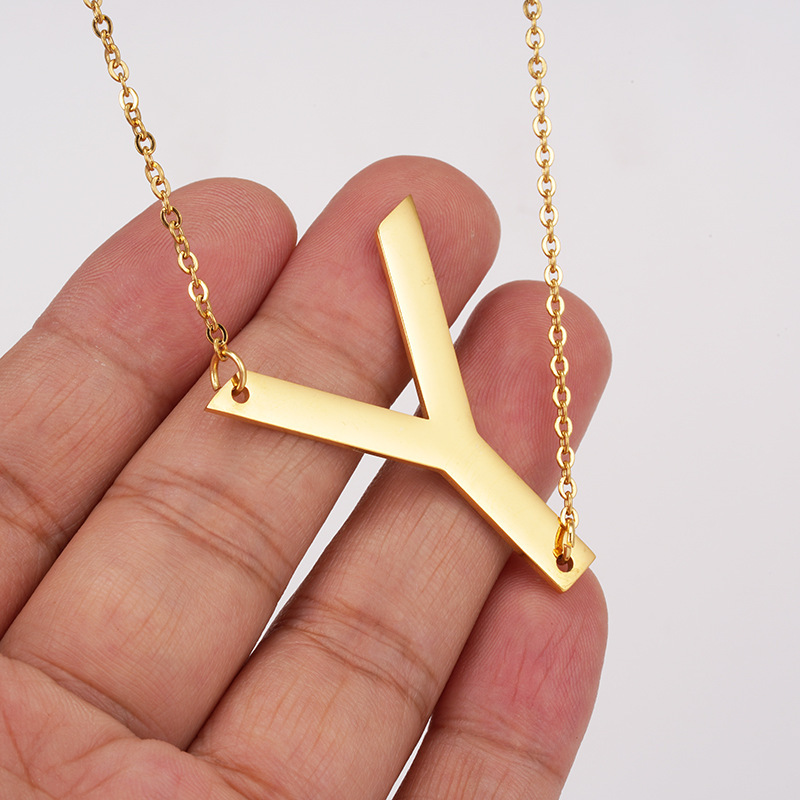 Wholesale cross-border European and American 18K gold stainless steel letter necklace women's titanium steel 26 English letter pendant necklace