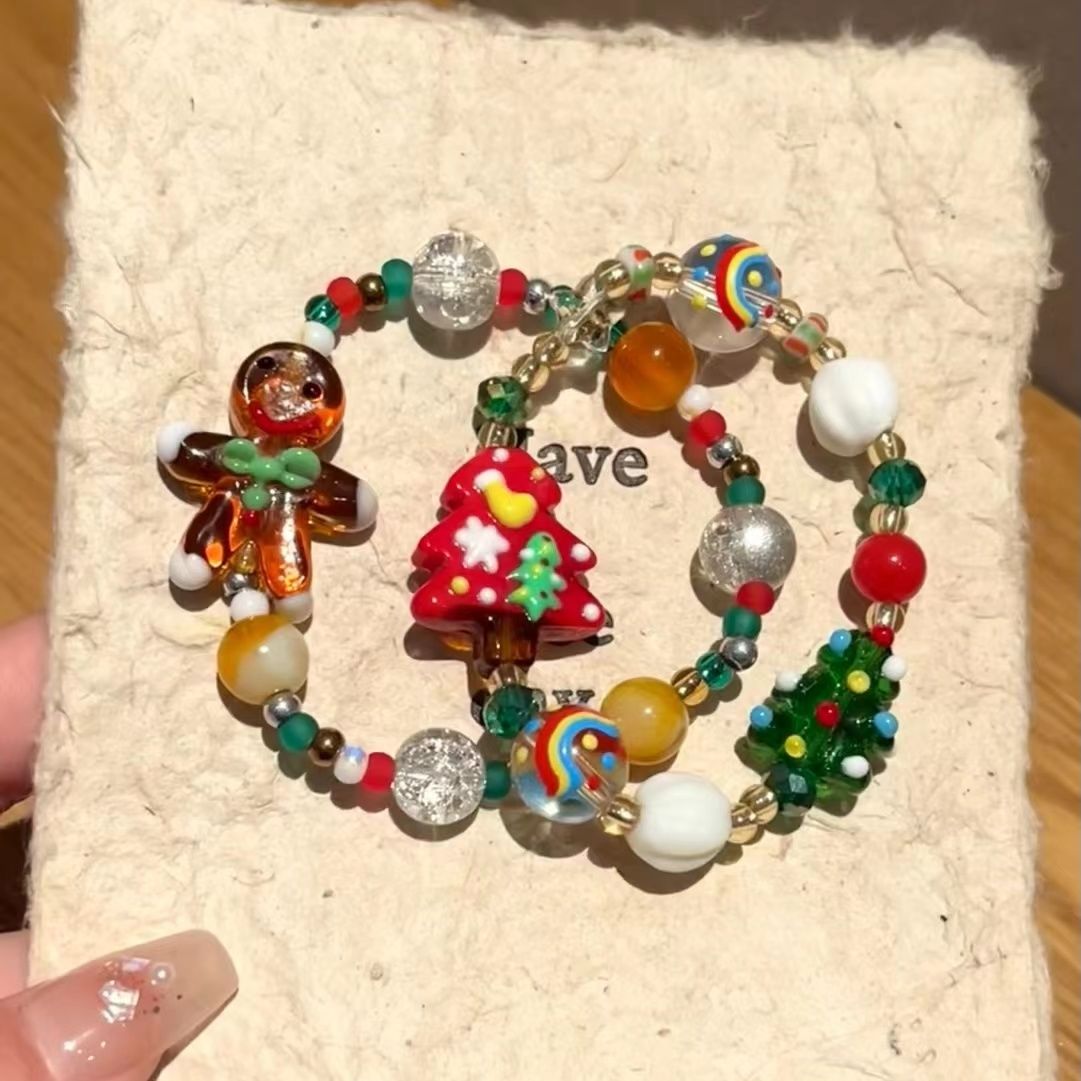 A Christmas tree ~ Contrasting color snow gingerbread man beaded bracelet for women 2023 new hand ornaments Internet celebrity bestie bracelet
