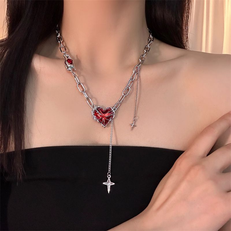Dopamine wear Japanese and Korean light luxury high-end sweet and cool love zircon necklace exquisite niche new hip-hop clavicle chain