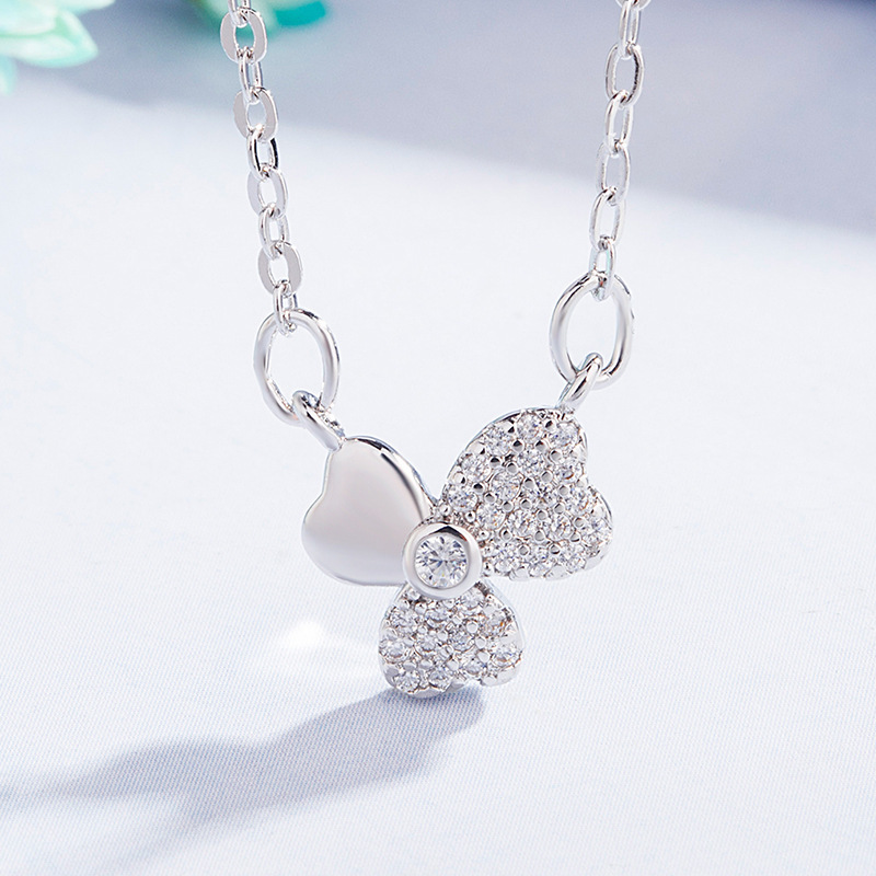 Korean version of clover necklace women's jewelry clavicle chain trendy internet celebrity simple temperament diamond zircon pendant fashion jewelry