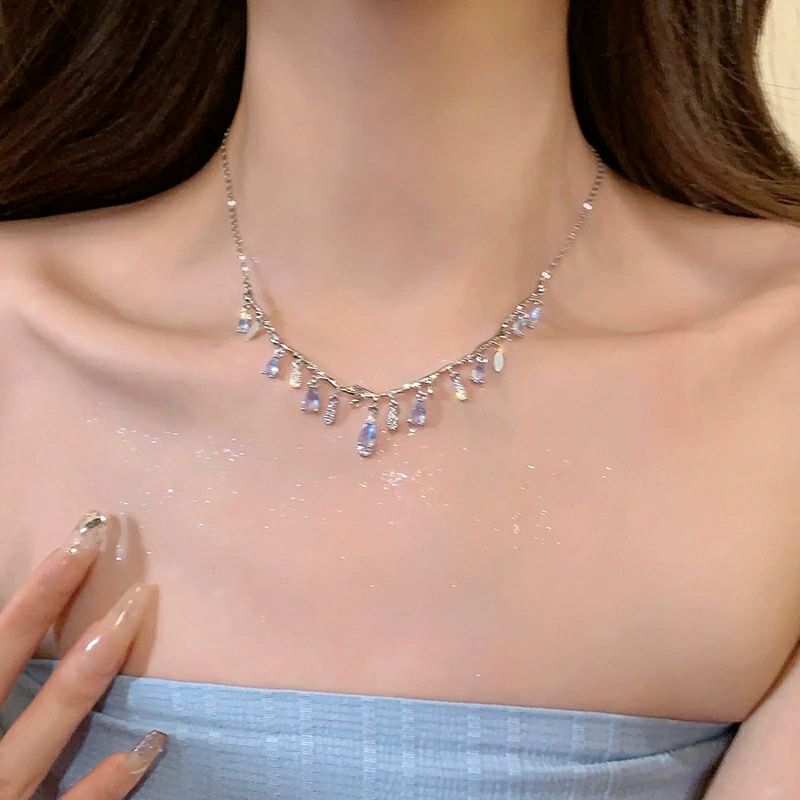 Super fairy and super flash summer zircon clavicle chain, light luxury, diamond-encrusted water drop branch tassel pendant, versatile and high-end atmosphere