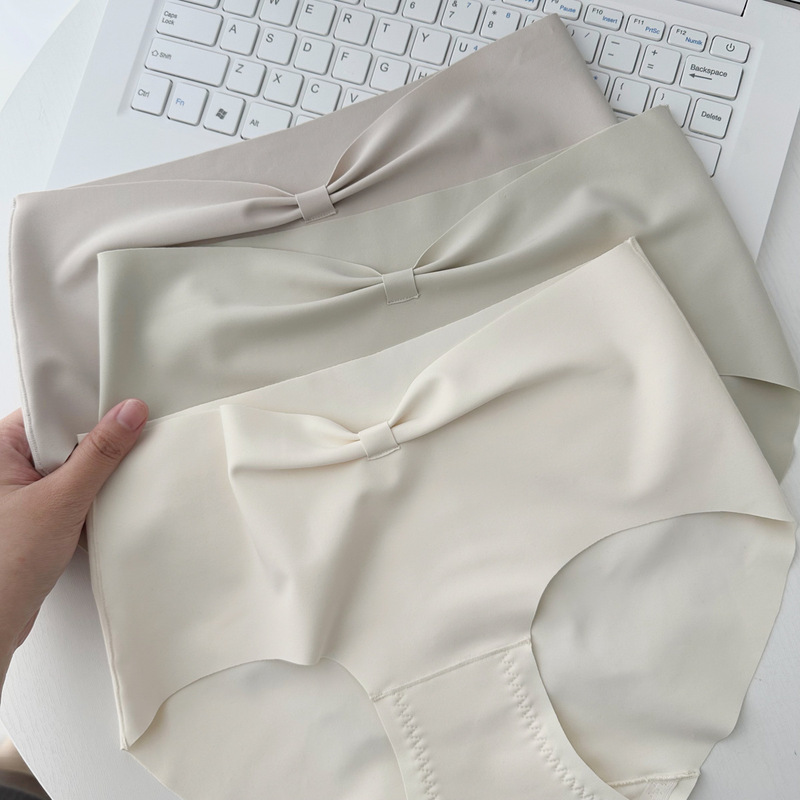 N8318 One piece of casually cut naked feeling with zero pressure ice silk seamless underwear for women with bow knot clean version full cotton crotch antibacterial