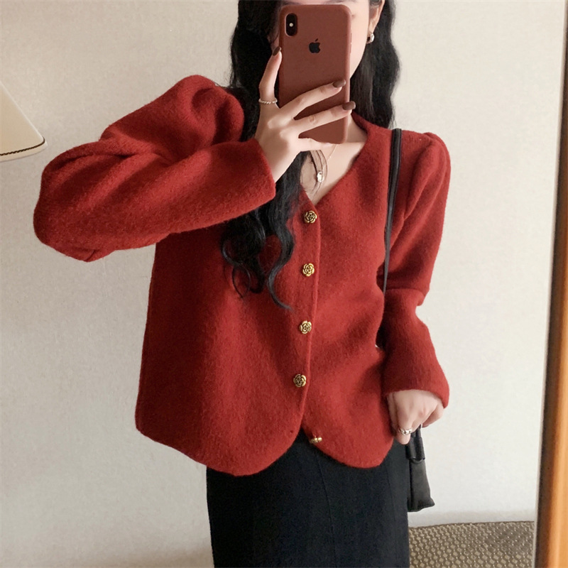 Solid color flower button sweater jacket for women 2023 autumn and winter new style small fragrant v-neck short knitted cardigan top