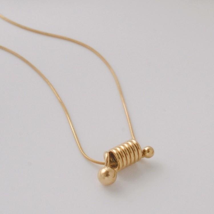 European and American minimalist pendant necklace for women, geometric cold style, golden fashion, advanced simple design, trendy temperament