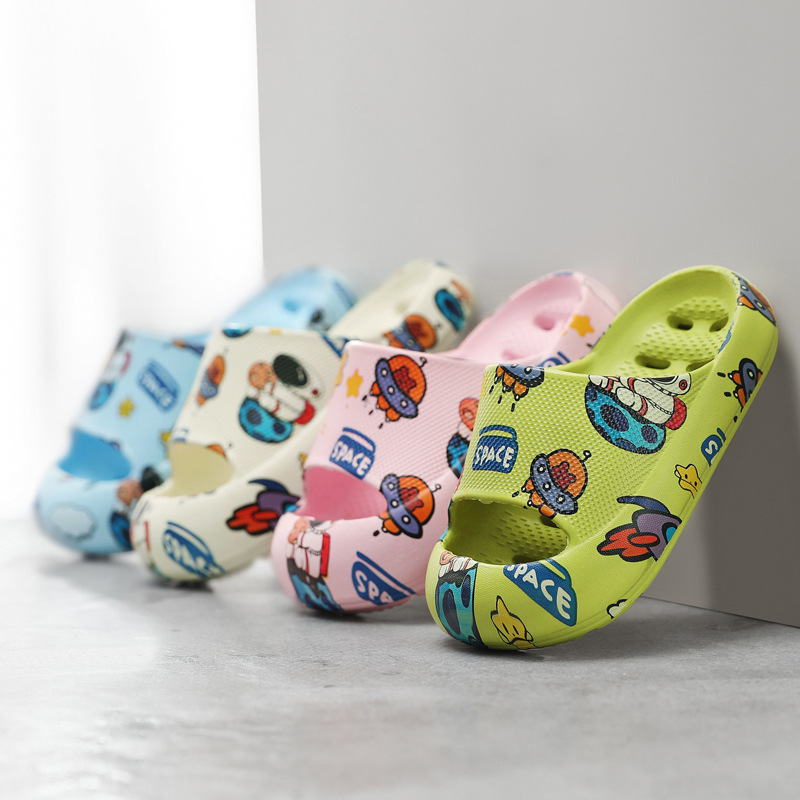 Children's leaking slippers summer new boys and girls indoor soft bottom cute slippers baby bathroom non-slip slippers