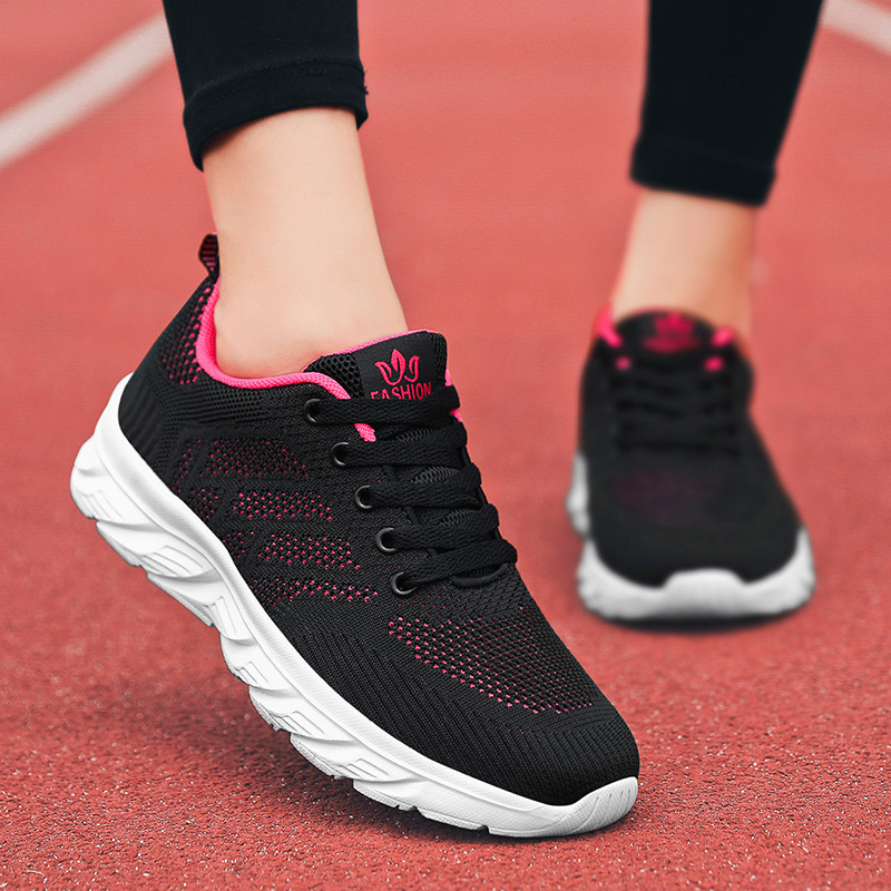 Spring and summer mom mesh shoes, lightweight soft-soled sports running shoes for middle-aged and elderly women, casual non-slip travel shoes, black large size