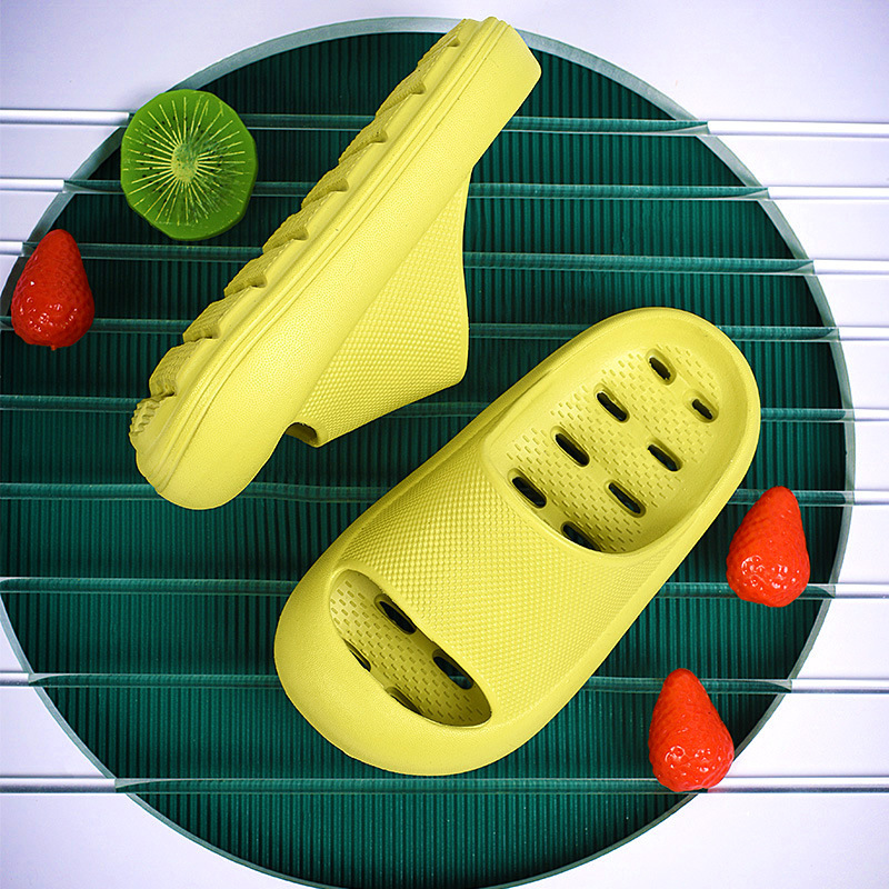 2023 New Children's Slippers Indoor Bathroom Anti-Slip Leakage Slippers for Boys and Girls Cute Thickened Soft Soled Sandal Slippers