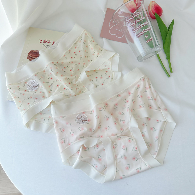 8330 Spring Letter Ultra-light Nude Quick-drying Ice Silk Women's Seamless Underwear Floral Briefs Pure Cotton Crotch