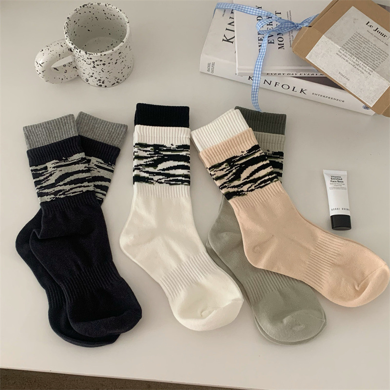 European and American trend color-blocked zebra pattern men's mid-calf cotton socks Hong Kong style fashion abstract summer sports socks for women white