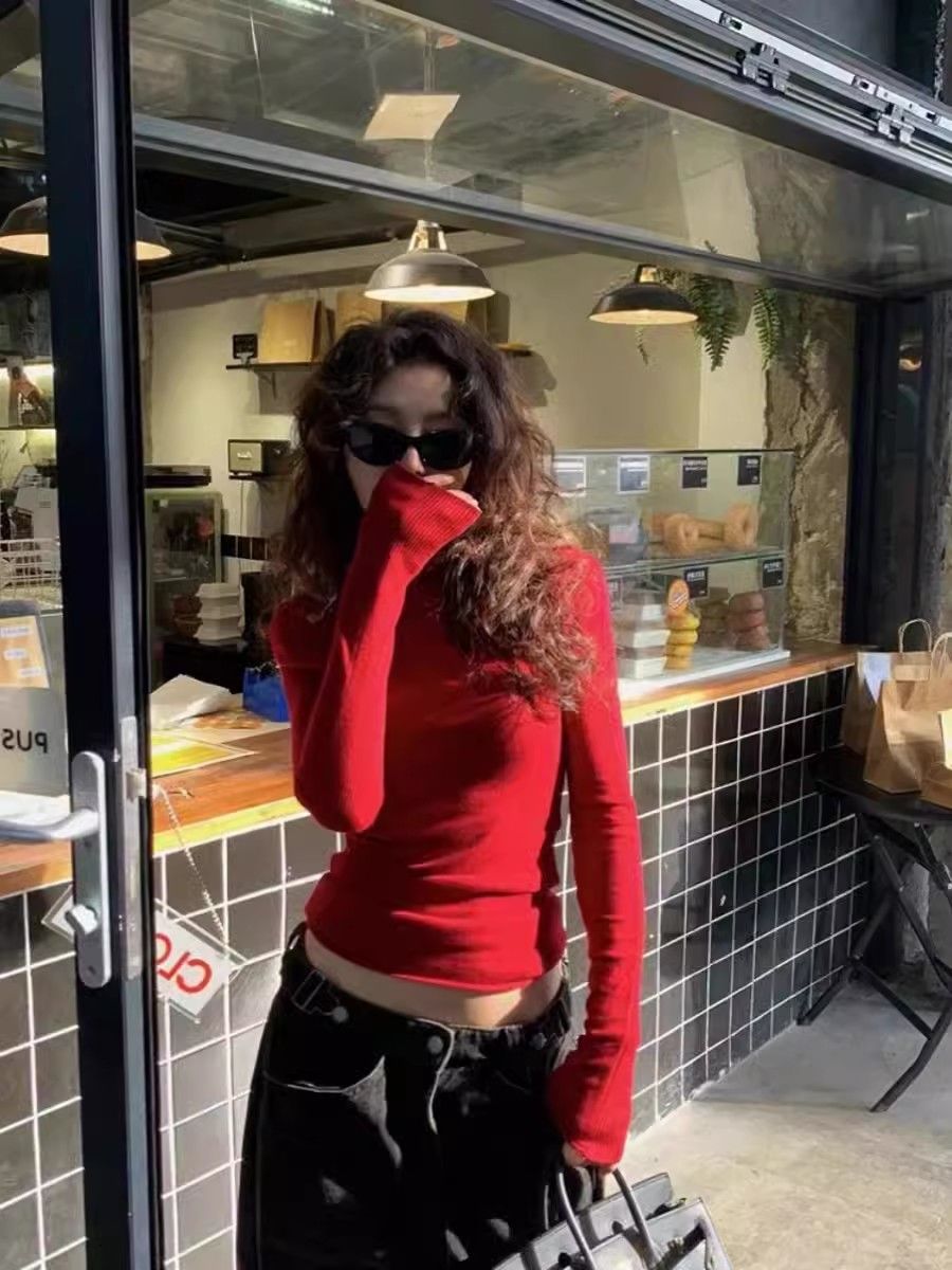 Red right shoulder round neck knitted bottoming shirt for women autumn and winter slim fit long sleeve T-shirt hot girl short top