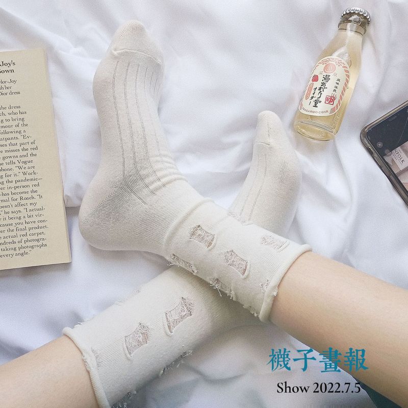 New personalized solid color knitted hole beggar socks for women summer thin mid-tube ice socks jk women's socks white