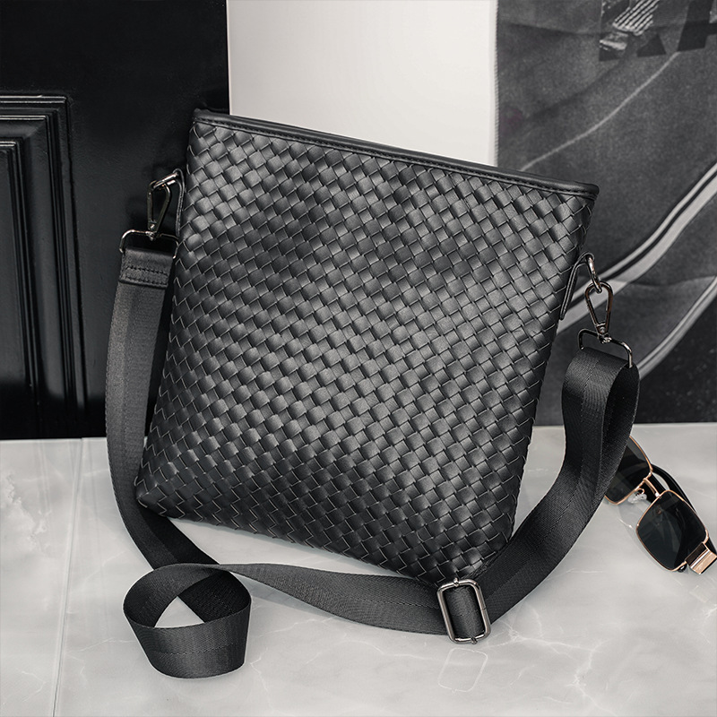 Wholesale new Korean style men's shoulder bag, handwoven casual men's bag, trendy crossbody bag, outdoor backpack
