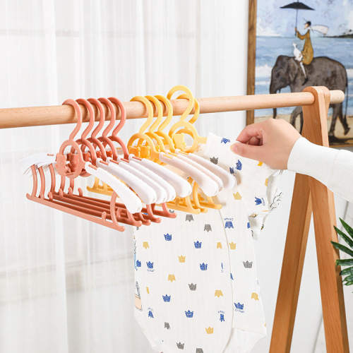 Retractable plastic clothes hanger children's baby clothes drying rack multifunctional baby clothes drying rack