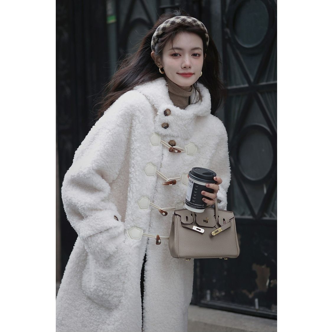Lamb wool coat for women winter new 2023 hooded mid-length horn button retro rabbit plush fur coat for women