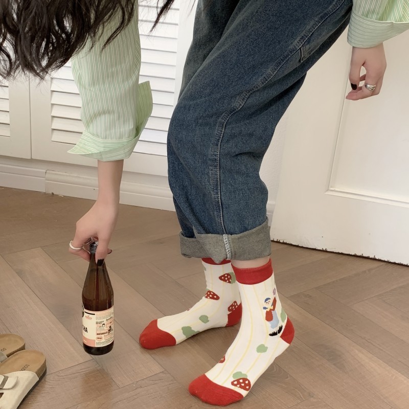 ins new product creative color matching illustration ladies bear mid-calf cotton socks Korean autumn and winter thickened strawberry socks for women