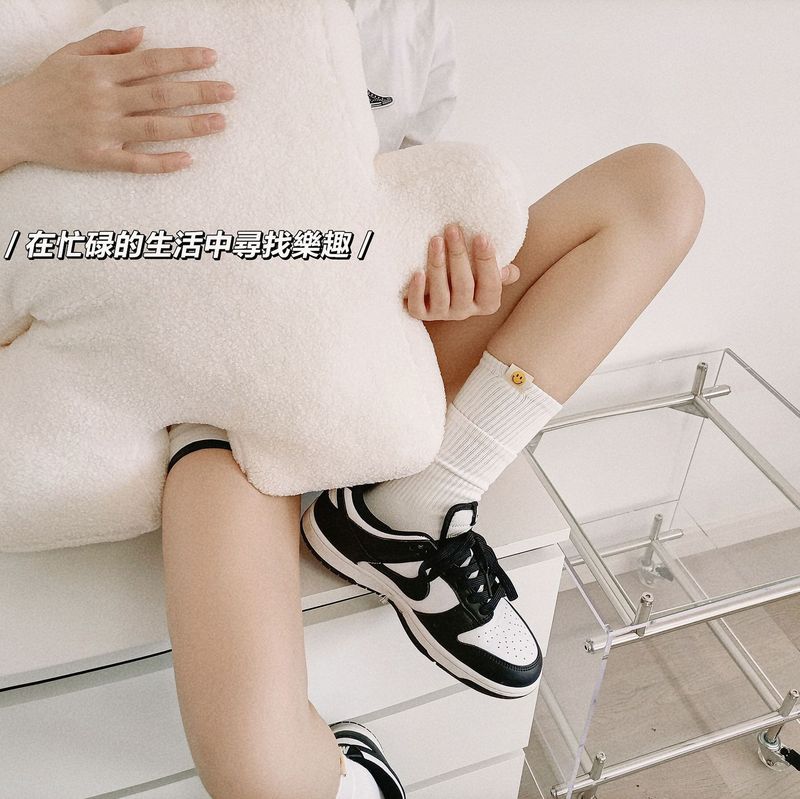 Socks men's autumn and winter smiling face cloth label mid-calf socks solid color printed white basketball sports trendy socks women's jk socks