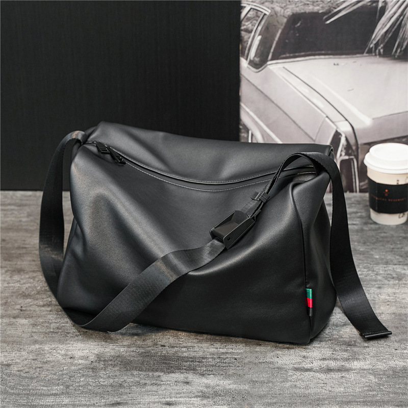 Trendy large-capacity shoulder bag, crossbody bag, fashionable casual horizontal men's bag, short-distance travel bag, backpack