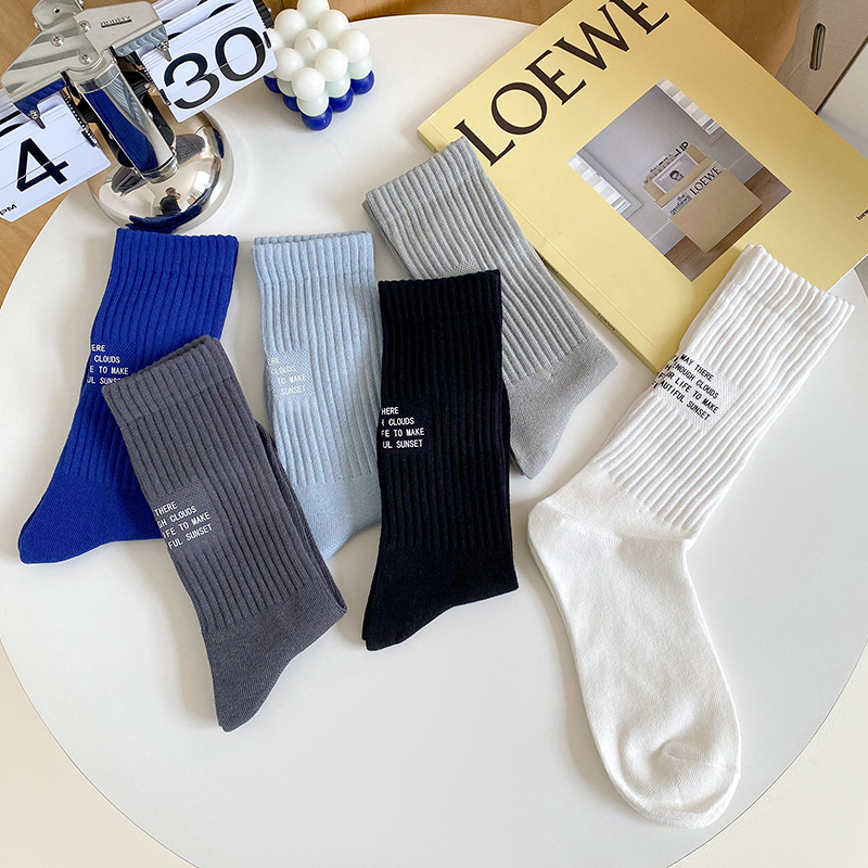 Socks for men with hot stamped letters, tall men's socks, trendy college style heel printed long stockings, high elastic socks for men