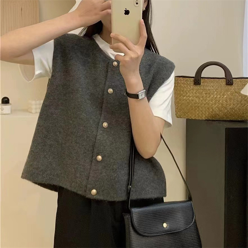 Korean style round neck white knitted vest for women autumn new style single breasted loose outer layering sleeveless sweater back