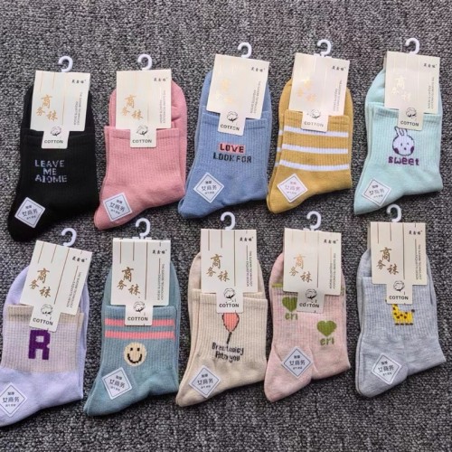 New 200-needle women's autumn and winter cotton socks breathable cartoon socks women's mid-calf casual cotton socks Zhuji