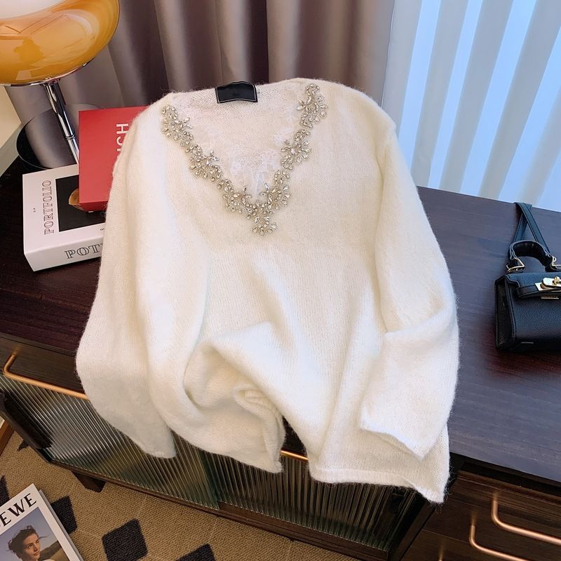 Super shiny diamond lace stitching loose off-white knitted V-neck top for women autumn and winter heavy industry diamond base sweater
