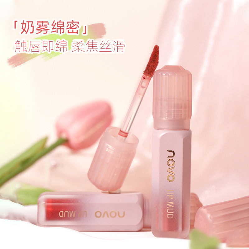 NOVO5882 You Mist Lip Mud has a casual airy feel. The texture is soft, silky and easy to apply. It develops color, whitens and is not easy to smudge.