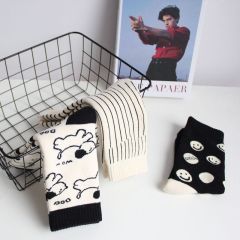Korean thick winter socks for girls, black and white college style jk stockings, Dongdaemun new smiley face towel pile socks