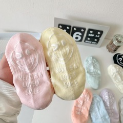 Spring and summer new style Morandi cute shallow mouth invisible boat socks versatile smiling face silicone non-slip summer women's socks wholesale