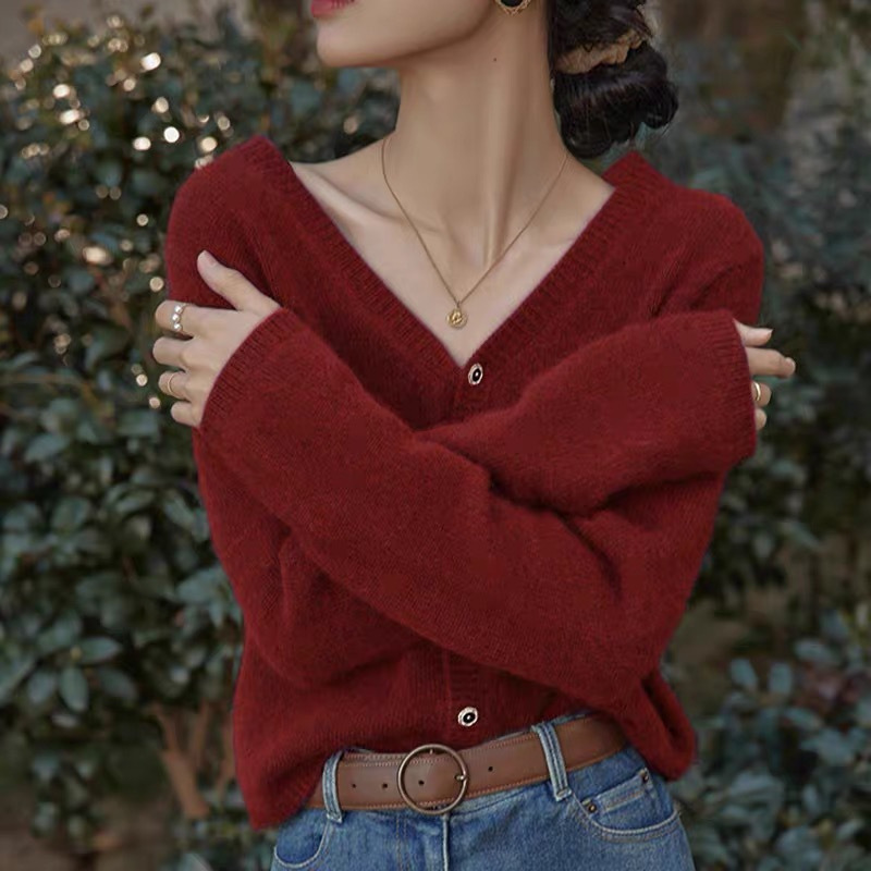 Spring new red v-neck sweater cardigan jacket for women with niche design short knitted top for outer wear