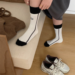 New spring and summer socks for women, white vertical striped mid-tube spliced ​​cotton socks, men's black sports letter sweat-absorbent socks
