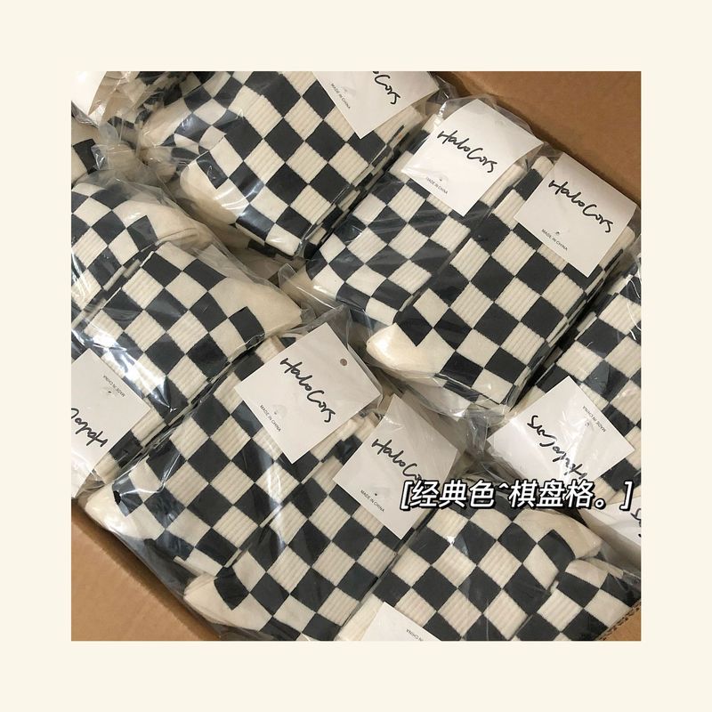 Autumn and winter online infrared wear colorful checkerboard socks for women ins trendy Japanese and Korean sports black and white square plaid mid-calf socks cotton