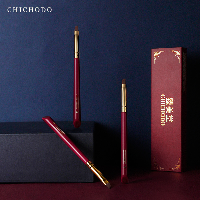 Zhenmeitang's new product, Ancient Rhythm, Happy Eyebrow Series, Chinese Red Makeup Brush, Fiber Hair Beveled Eyebrow Brush