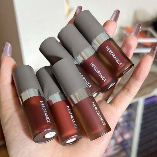 HERORANGE bright water mirror lip glaze, clear and hydrating plump lips, long-lasting, not easy to fade, whitening lipstick