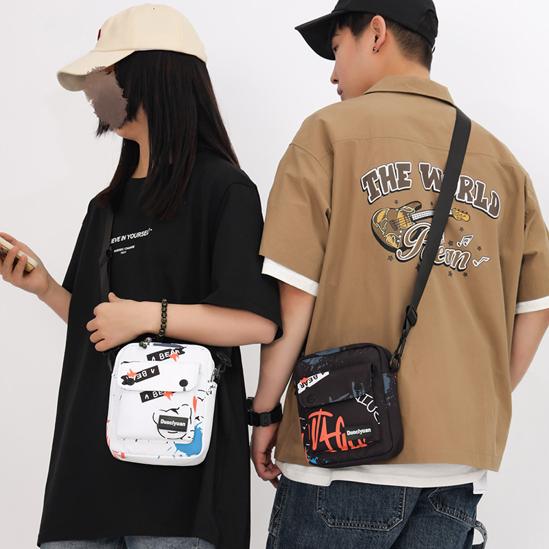 Spring and summer new Japanese ins Harajuku trendy personality contrasting graffiti letters girl student versatile small bag