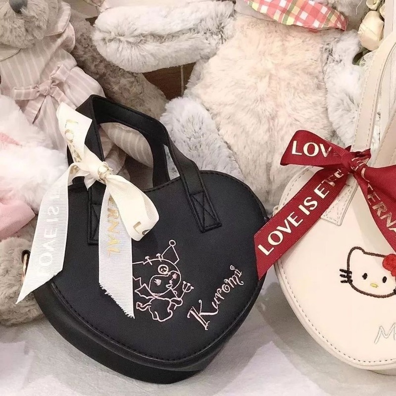 Japanese soft girl girl cute casual student versatile cinnamon dog Kurome Hello Kitty one-shoulder cross-body handbag