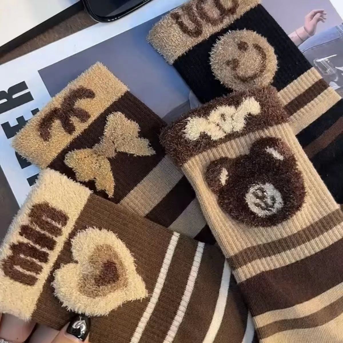 Socks for women in autumn and winter, long-tube thickened, high-looking Internet celebrity popular style, mid-tube, sweet and cute letters, pure cotton accessories socks