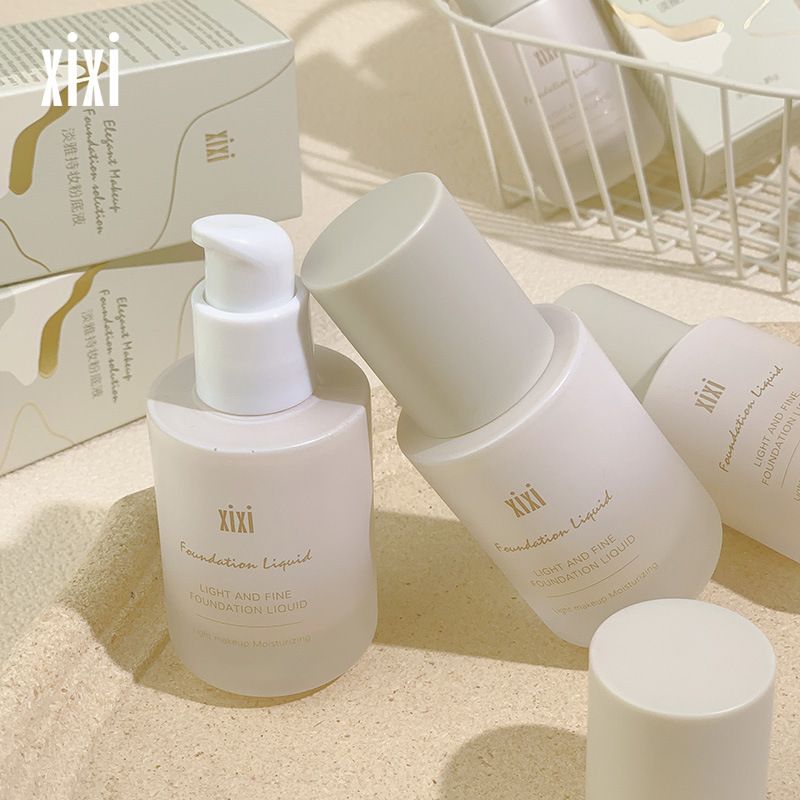 xixi's elegant long-wearing liquid foundation has a moist, delicate texture that naturally brightens, hydrates, and rejuvenates the complexion, and is easy to carry.